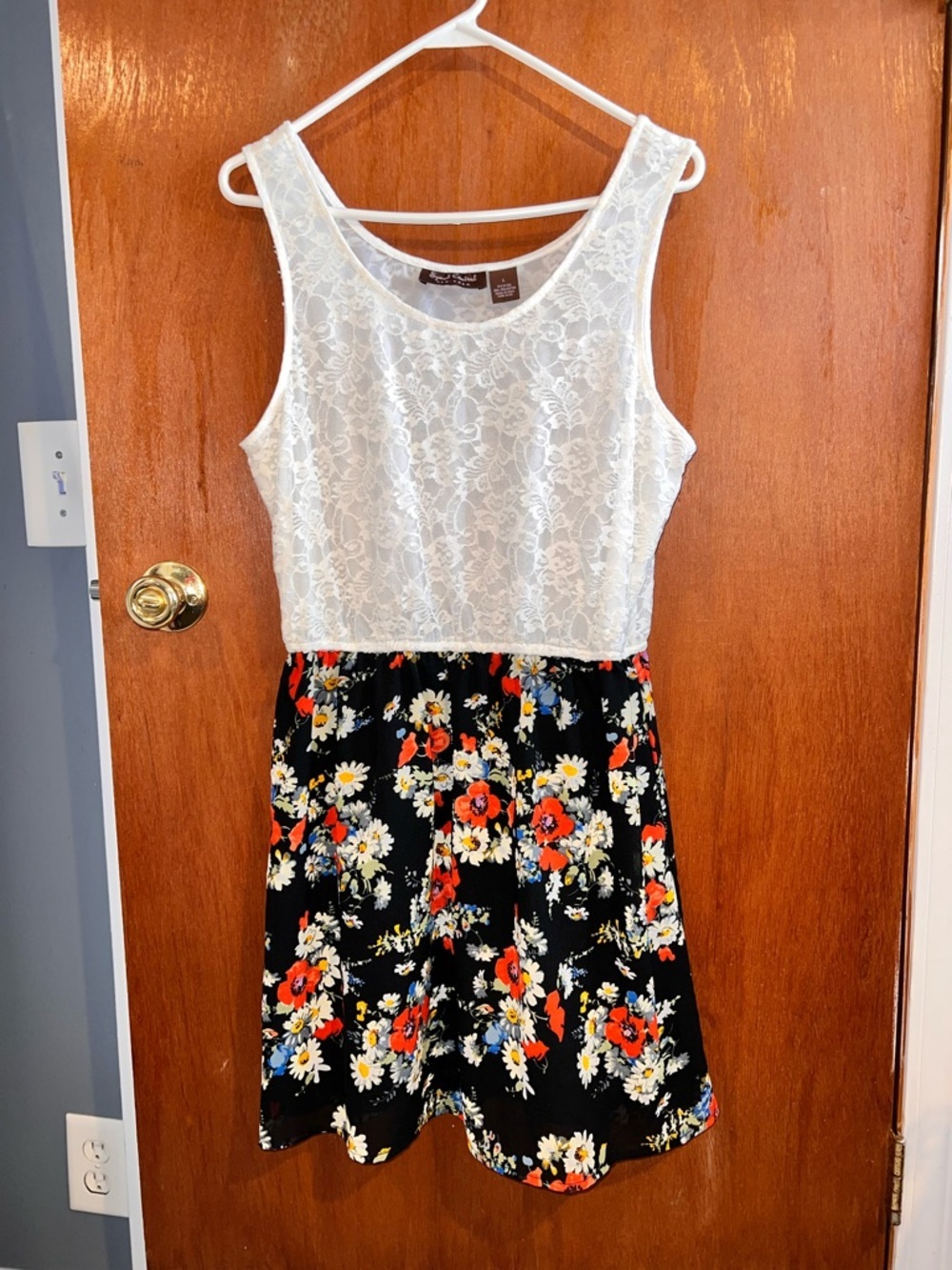 Speed Control White Lace Top with Black Floral Skirt Dress